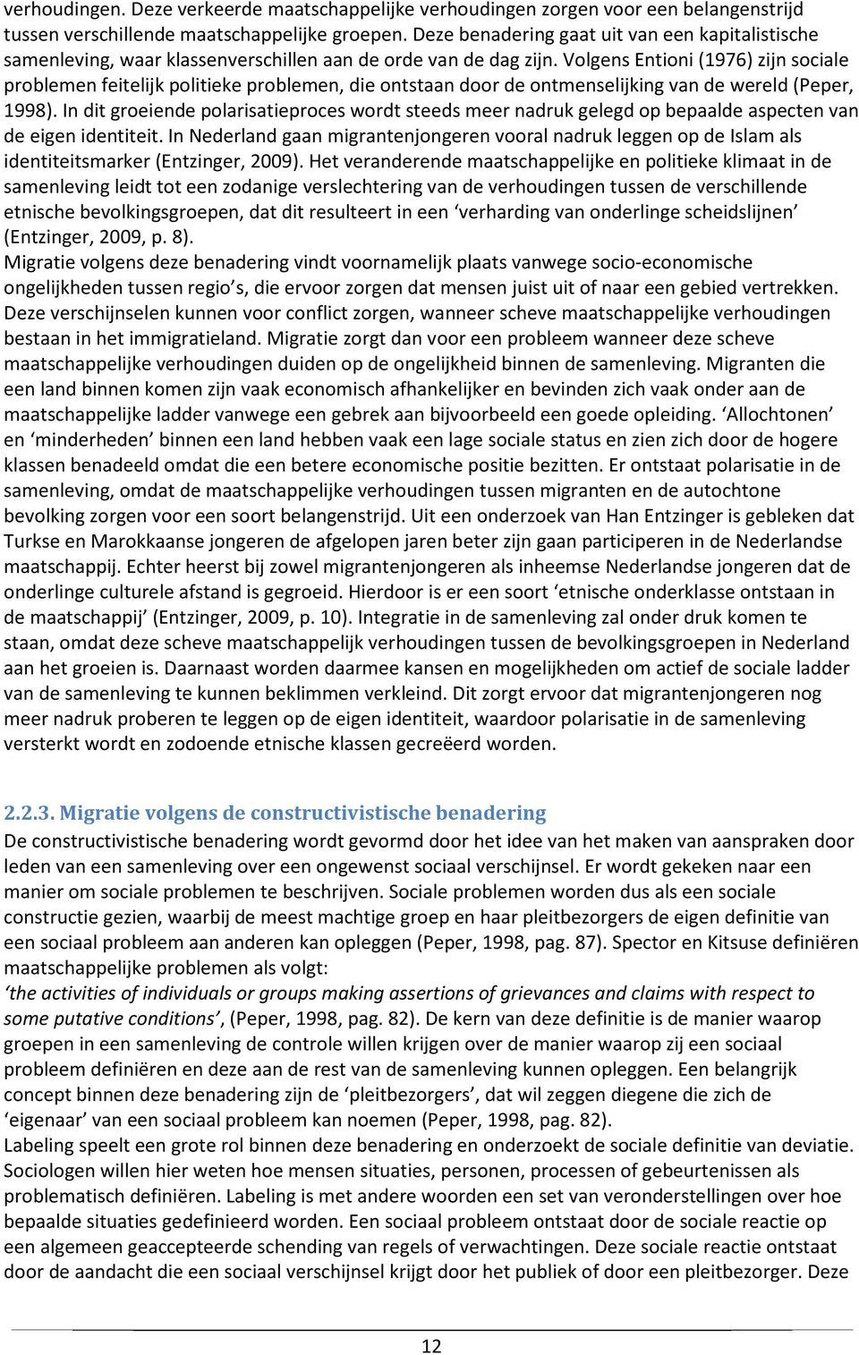 Volgens Entioni (1976) zijn sociale problemen feitelijk politieke problemen, die ontstaan door de ontmenselijking van de wereld (Peper, 1998).