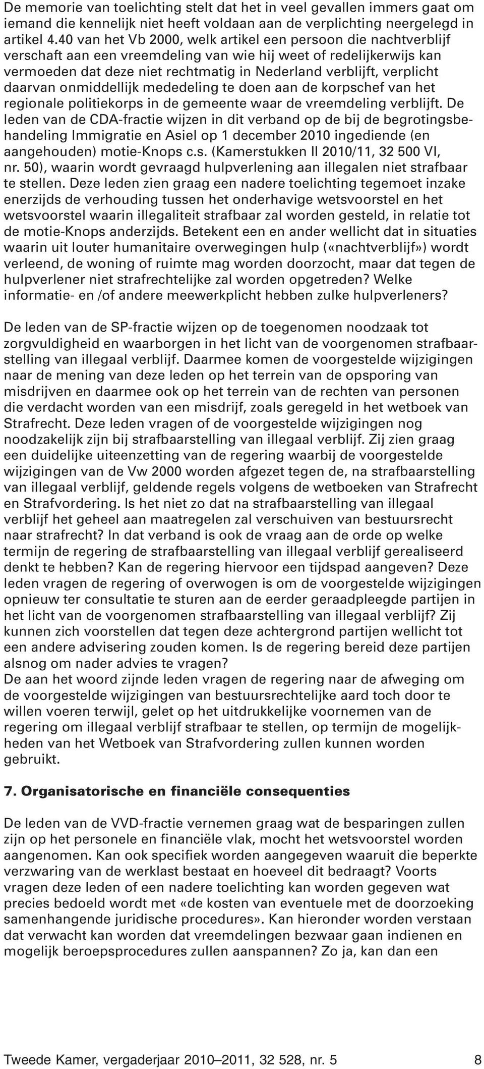 verplicht daarvan onmiddellijk mededeling te doen aan de korpschef van het regionale politiekorps in de gemeente waar de vreemdeling verblijft.