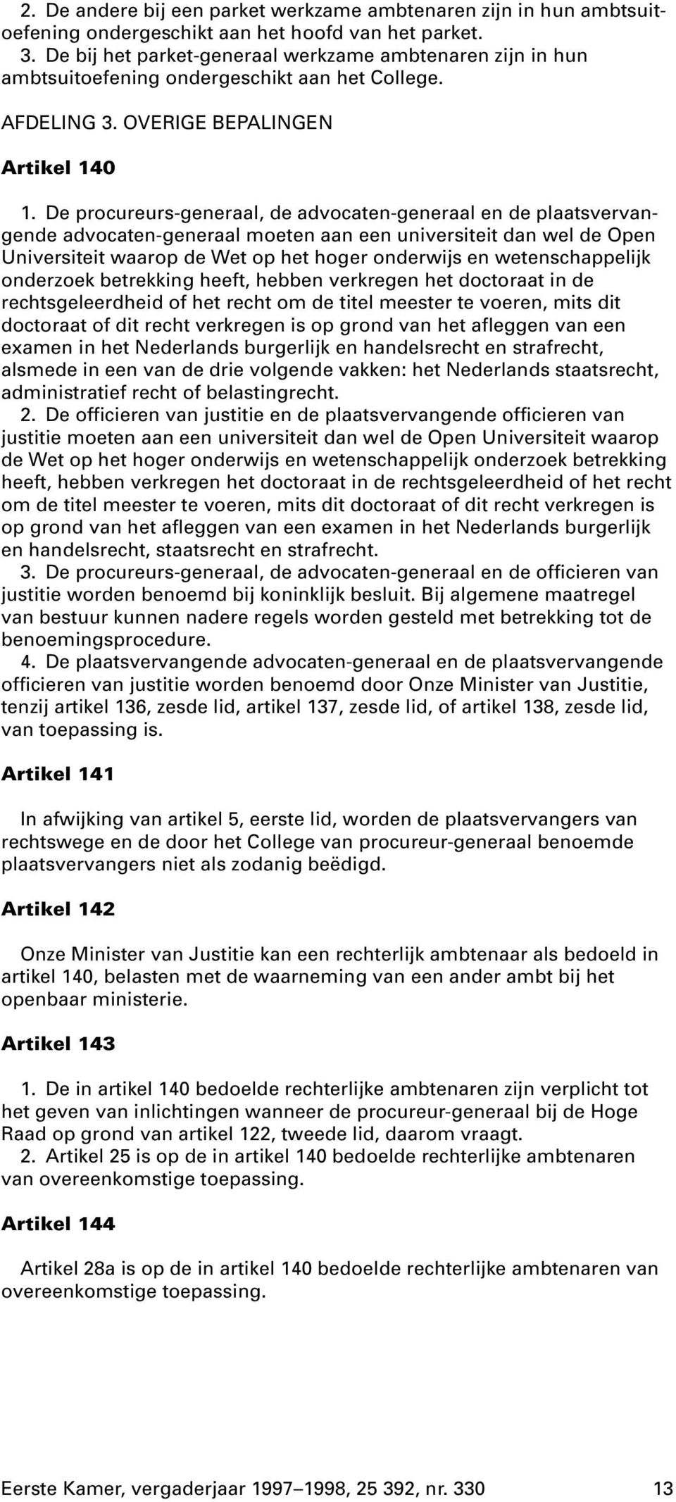 De procureurs-generaal, de advocaten-generaal en de plaatsvervangende advocaten-generaal moeten aan een universiteit dan wel de Open Universiteit waarop de Wet op het hoger onderwijs en