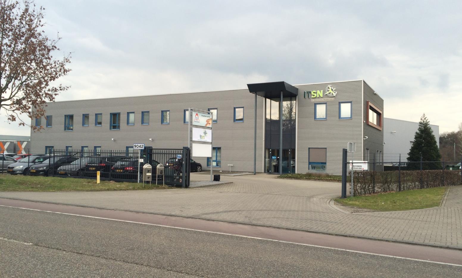 Te koop: Columbusweg 8 en 8B gelegen op bedrijventerrein Trade Port