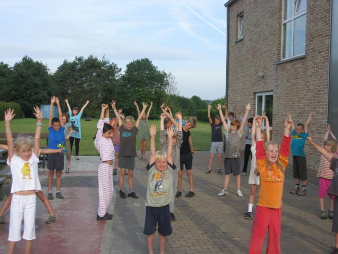 Een spel waarin we in 4 ploegen vampieren gingen begraven, waar we schrik hadden van de vele lookbollen en het kraaien van de haan bij de ochtend. Bedankt Greet voor dat toffe spel.