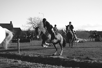 Avondcompetitie Hallo, Een competitie avond tussen de avondgroepen van de manege, geweldig idee. Ik had me dus al snel opgegeven. Iedere avondgroep moest 3 onderdelen met zijn allen doen.