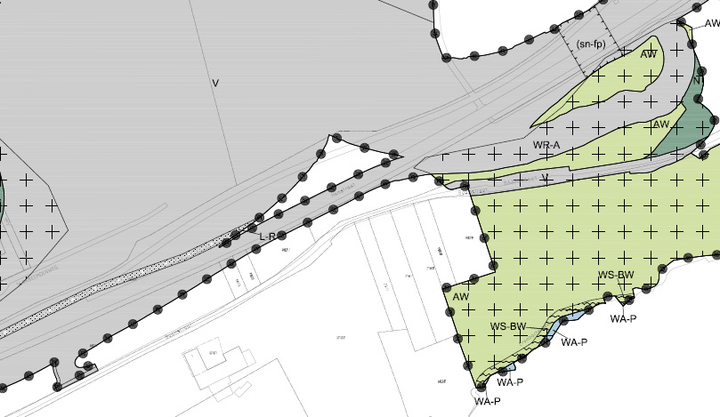 De Manege is hiertegen in beroep gegaan en wil een aansluiting aan de westzijde van de Manege. De ontsluiting aan de westzijde is te steil voor vrachtwagens, paardentrailers e.d..hieraan is in het PIP 2012 gehoor gegeven.