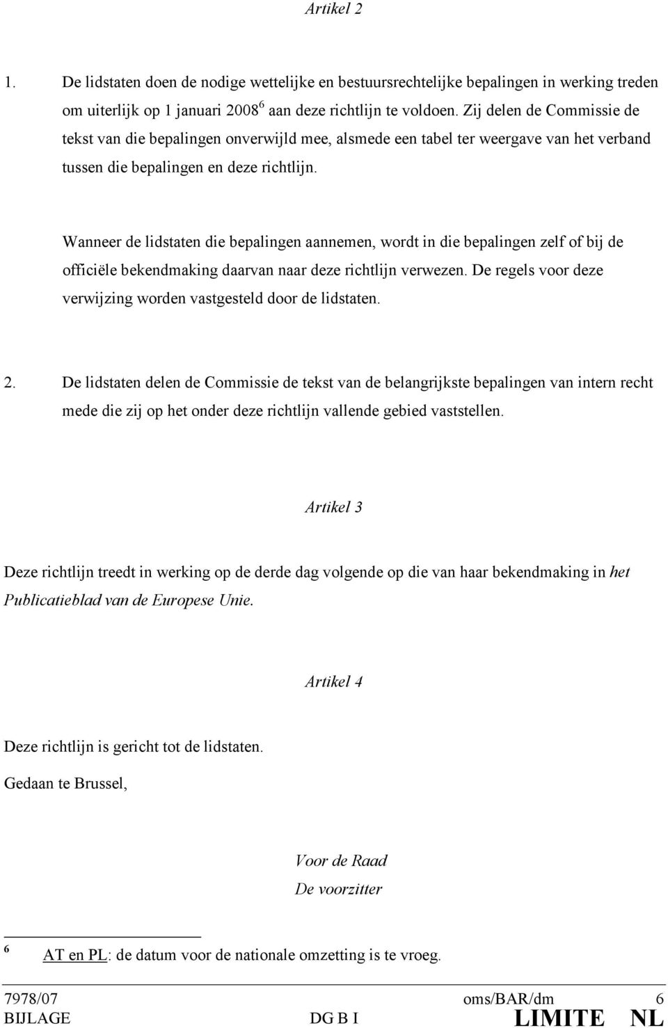 Wanneer de lidstaten die bepalingen aannemen, wordt in die bepalingen zelf of bij de officiële bekendmaking daarvan naar deze richtlijn verwezen.