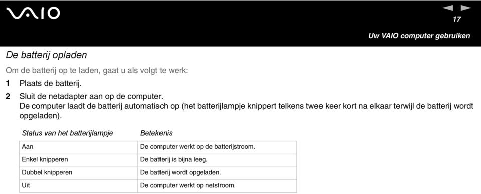 De computer laadt de batterij automatisch op (het batterijlampje knippert telkens twee keer kort na elkaar terwijl de batterij