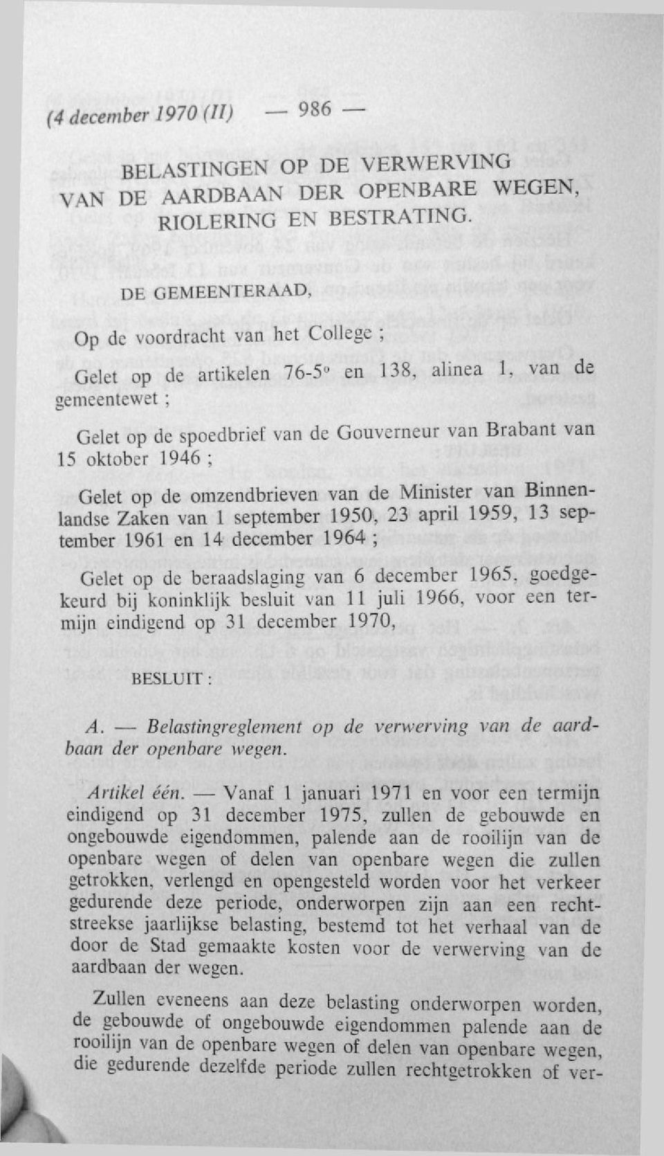 op de omzendbrieven van de Minister van Binnenlandse Zaken van 1 september 1950', 23 april 1959, 13 september 1961 en 14 december 1964 ; Gelet op de beraadslaging van 6 december 1965, goedgekeurd bij