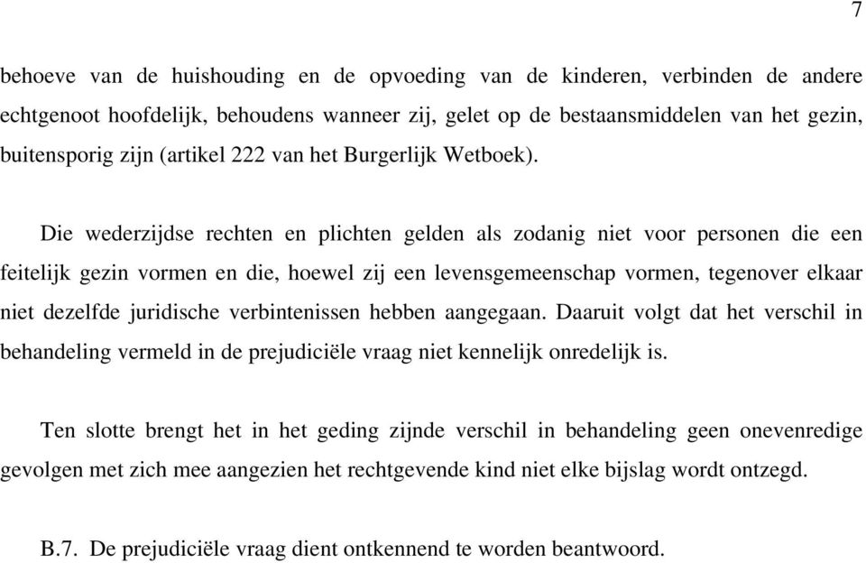 Die wederzijdse rechten en plichten gelden als zodanig niet voor personen die een feitelijk gezin vormen en die, hoewel zij een levensgemeenschap vormen, tegenover elkaar niet dezelfde juridische