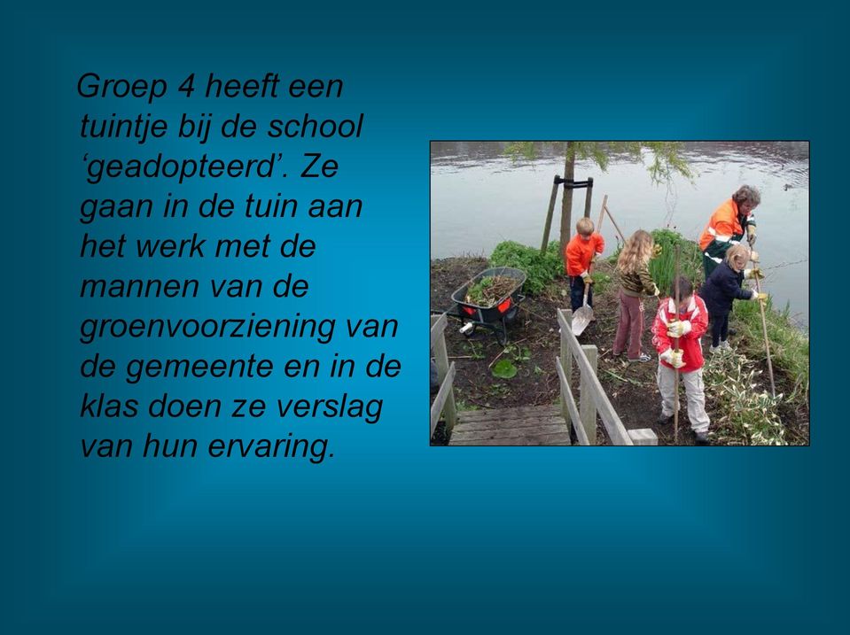 Ze gaan in de tuin aan het werk met de mannen