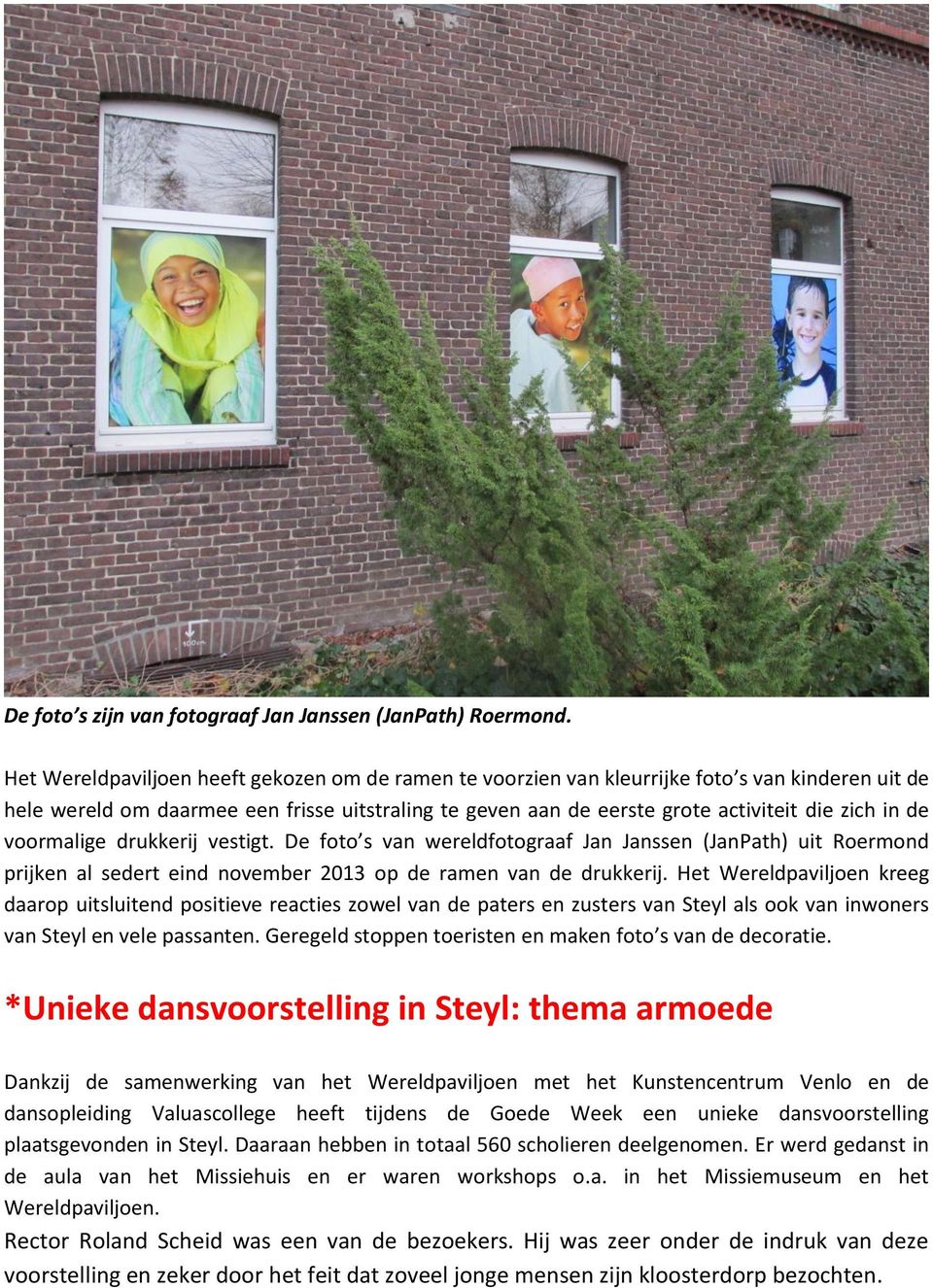 de voormalige drukkerij vestigt. De foto s van wereldfotograaf Jan Janssen (JanPath) uit Roermond prijken al sedert eind november 2013 op de ramen van de drukkerij.