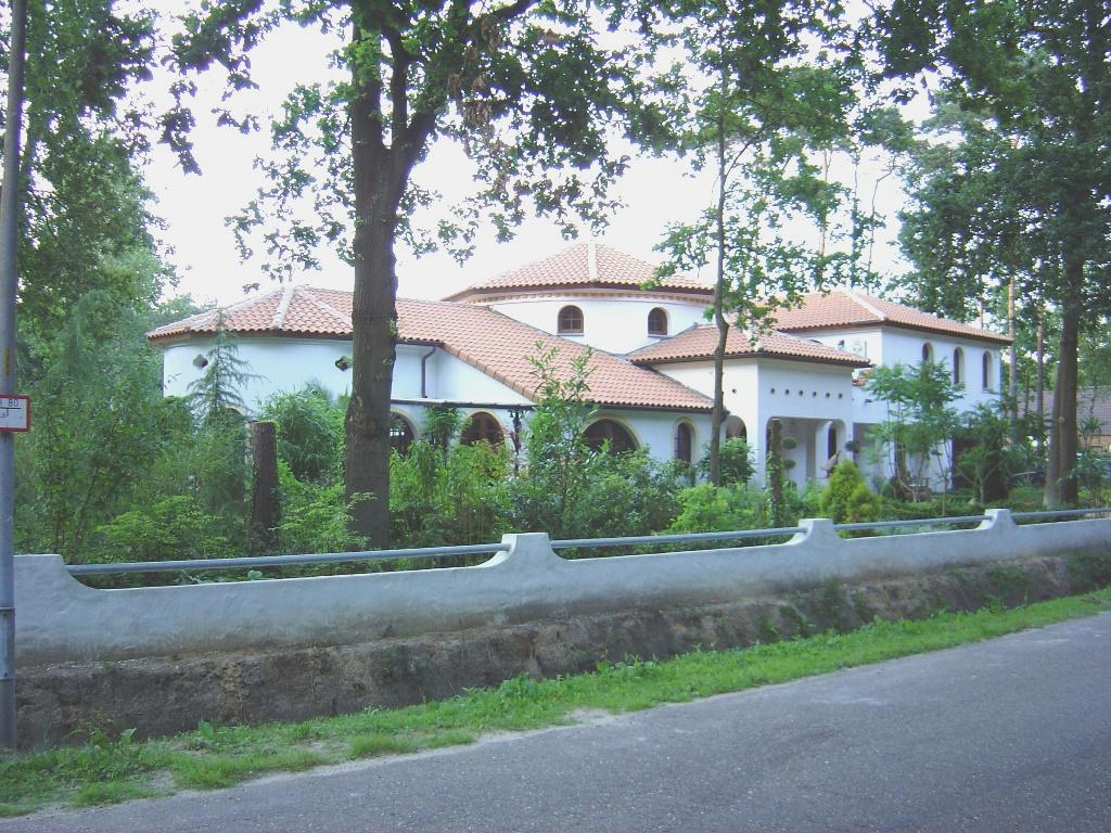 Lijsterbeslaan 5 te Retie (B) Riante, in Spaanse stijl gebouwde en afgewerkte, vrijstaande villa met inpandige garage en kelder.