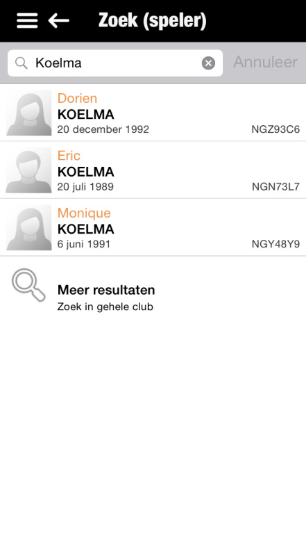 Wisselen van basis/reserve en overige rollen toekennen Het selecteren van een speler, zichtbaar door een vinkje voor de naam geeft (onderin bij ios, bij