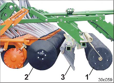 Opbouw en werking 5.11.3 Zaadaandrukrollenbalk (optioneel) De zaadaandrukrol (Afb. 78/1) drukt het zaad tegen de voorbodem. Door de betere bodemsluiting is er meer vocht voor het kiemen beschikbaar.