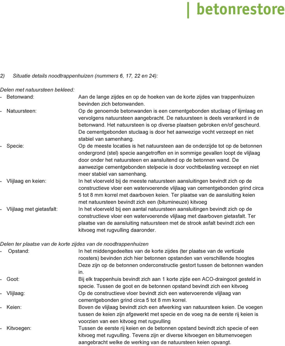 Het natuursteen is op diverse plaatsen gebroken en/of gescheurd. De cementgebonden stuclaag is door het aanwezige vocht verzeept en niet stabiel van samenhang.