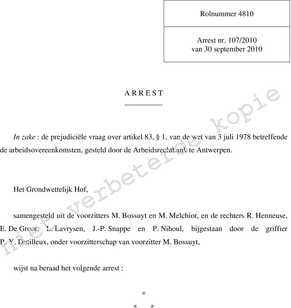 de arbeidsovereenkomsten, gesteld door de Arbeidsrechtbank te Antwerpen. Het Grondwettelijk Hof, samengesteld uit de voorzitters M.