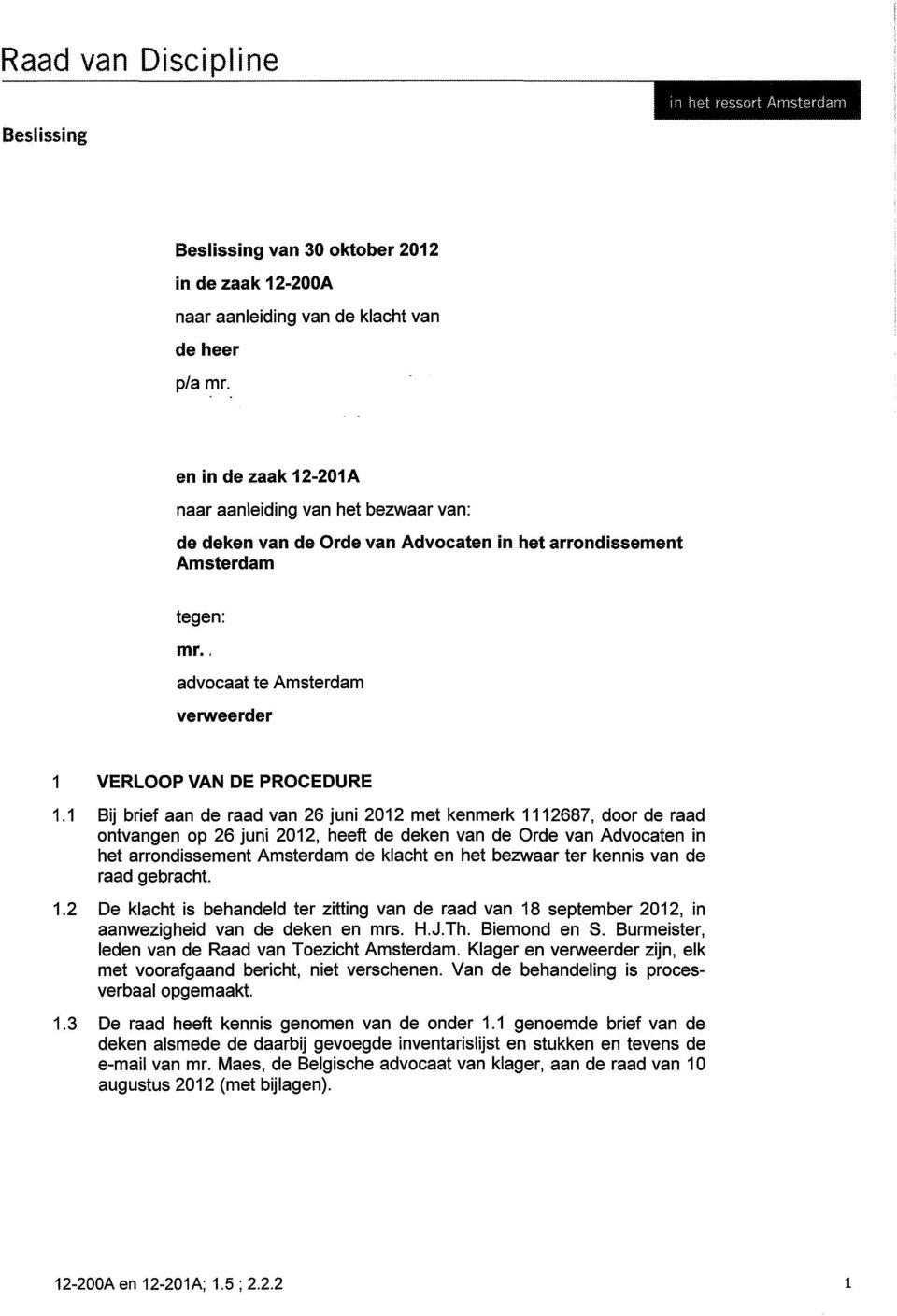 1 Bij brief aan de raad van 26 juni 2012 met kenmerk 1112687, door de raad ontvangen op 26 juni 2012, heeft de deken van de Orde van Advocaten in het arrondissement Amsterdam de klacht en het bezwaar