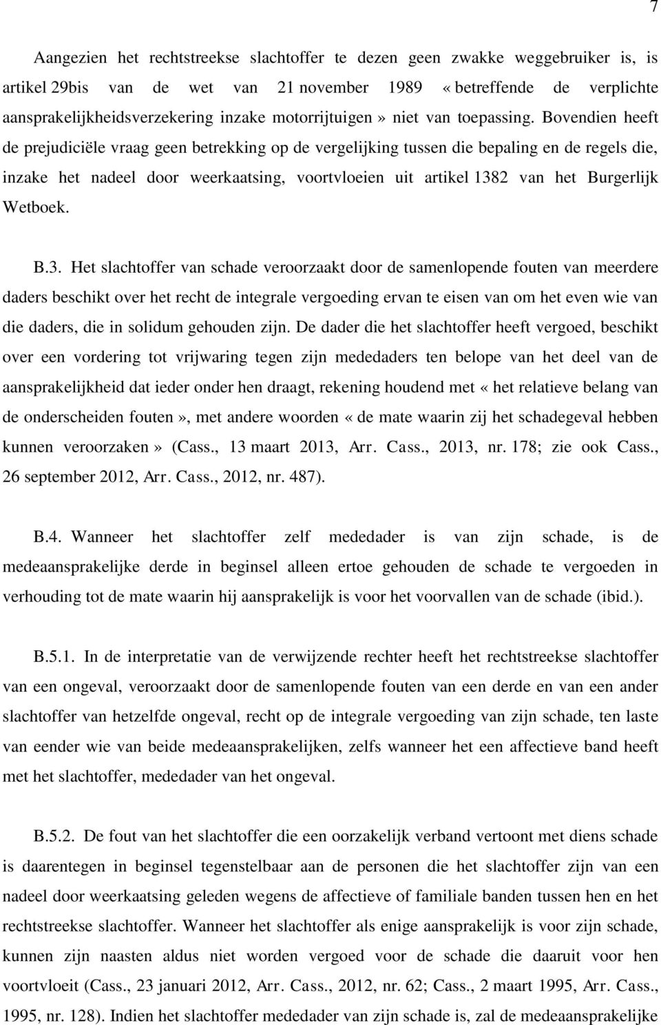 Bovendien heeft de prejudiciële vraag geen betrekking op de vergelijking tussen die bepaling en de regels die, inzake het nadeel door weerkaatsing, voortvloeien uit artikel 1382 van het Burgerlijk