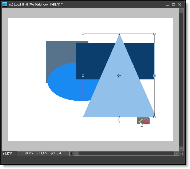 11.2 Grootte figuren aanpassen: Ik vind die driehoek nogal groot, activeer laag driehoek door erop te klikken zodat die blauw is, klik nu Ctrl + T aan dit is de sneltoets voor vrije Transformatie,
