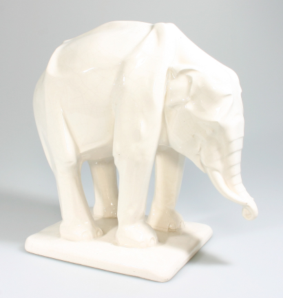 Olifant datering 1912 porselein, glazuur 22,5 x 25,1 x 13,5 cm