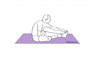 LAGE RUG / ONTSPANNING Oefening 3 Doel: ontspanning geven aan de kniebuigers. 1. In zit op de grond 2.