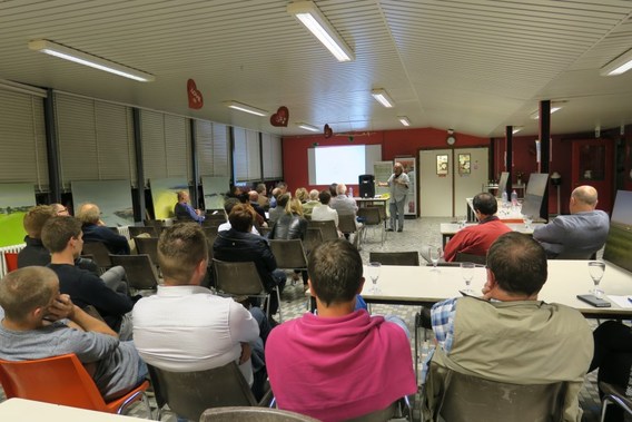 In de eerste van een reeks thema-avonden trok Platteland en (h)euvels, de werkgroep Ruimtelijke Ordening Stedenbouw Milieu en Plattelandsontwikkeling van Kwadrant Plus, samen met deskundigen en