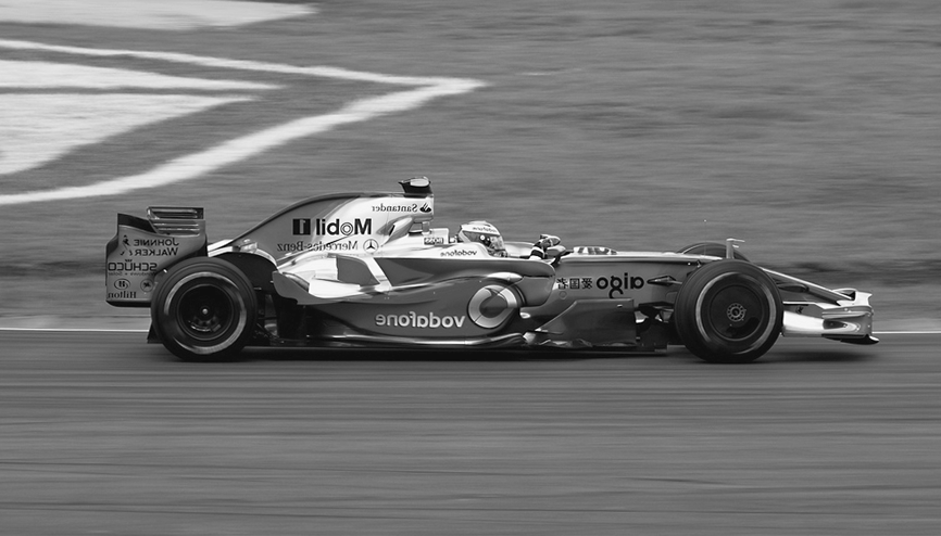 Formule 1 1p 11 Tijdens het optrekken van een race-auto zijn de krachten erg groot. De aandrijfkracht bedraagt 8000 N.