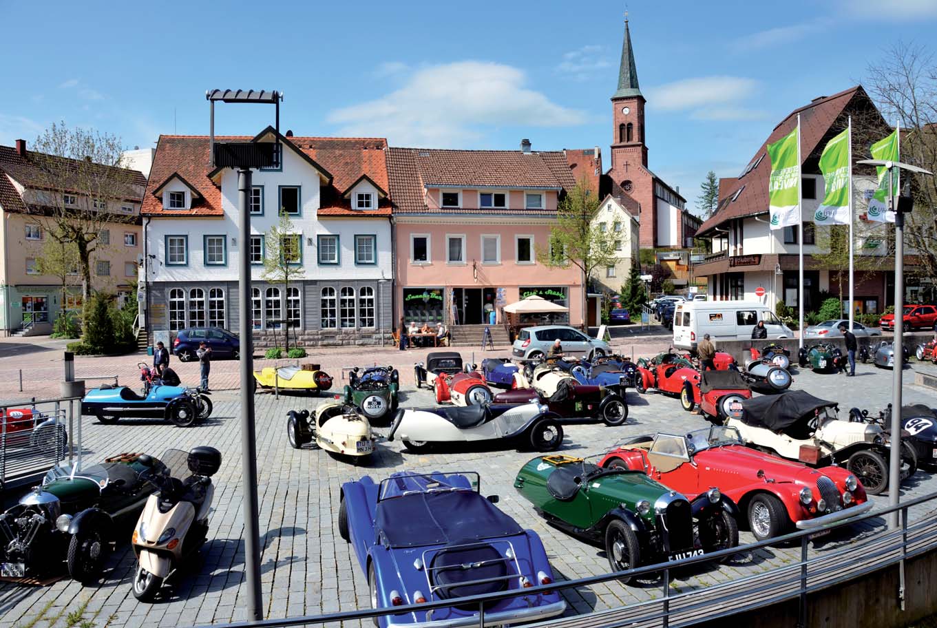 MORGAN SPORTS CAR CLUB HOLLAND BEURS en vinden dat een leuk deel van de hobby. Zelf sleutelen is een vast onderdeel van het bezit.