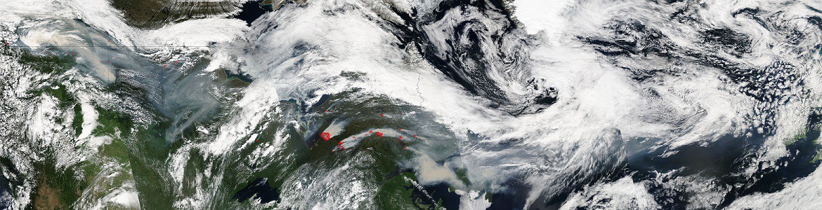 Canadese bosbrandrook boven Europa Vele bosbranden in Canada, ook in juli.