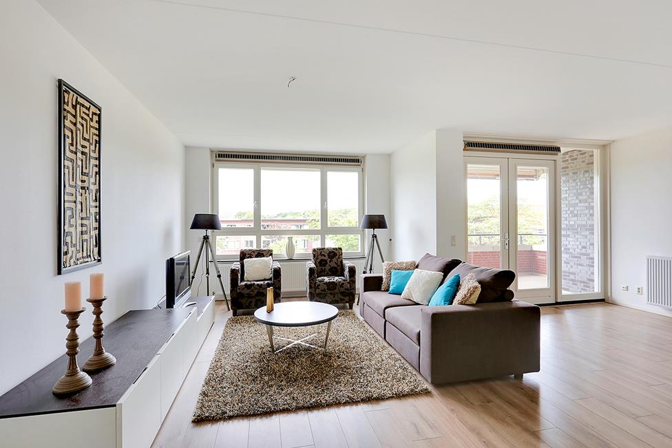 OMSCHRIJVING In het stijlvolle complex HubertusStaete in het midden van de wijk Benoordenhout ligt dit riante 4-kamer appartement van ca. 127 m² met zonnig terras.