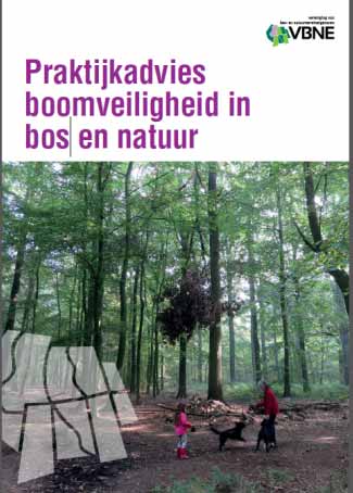 dat druk wordt bezocht en de bospaden waarover wandelroutes lopen.