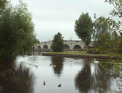 Chertsey Basis Informatie Penton Hook Marina is 80 hectare groot en is de grootste binnenhaven van Groot-Brittannië.