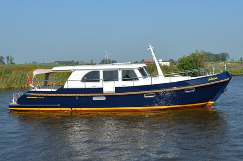 MOTORBOOT - BOARNCRUISER 40 CLASSIC LINE OK - ADRIANA Algemeen Merk: Naam: Referentienummer: Afmetingen (l x b x d): Doorvaarthoogte: Werf: Boarncruiser 40 Classic Line OK Adriana B1116 13.00 x 4.