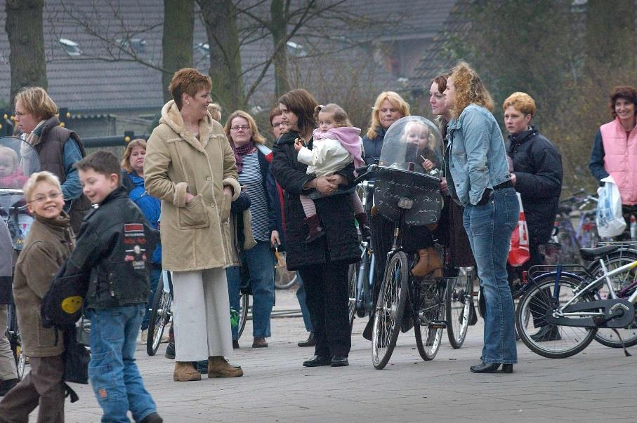 Actief Ouderschap actief burgerschap onderwijskundig ouderparticipatie maatschappelijk (Samen staan voor de plek van je kind in de maatschappij/wijk/buurt) pedagogisch (Samen staan voor het welzijn