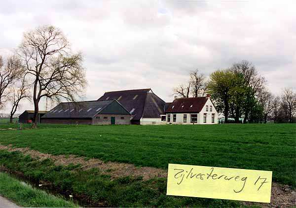 Bouwhistorisch onderzoek BOUWHISTORISCHE WAARNEMING Adres : Zijlvesterweg 17 Status : Gemeentelijk Monument Voorbeschermd (sinds 13 sept 2006) Periode : 15-12-2004 Onderzocht door : Marcel Verkerk en