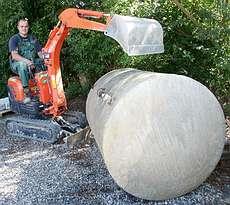 Figuur 28 watervoorraadzakken welke vrij eenvoudig in de kruipruimte gelegd kunnen worden (Plaatje uit H2O 28 okt 2005 (Wiefferink bv)) In de tuin kan ook een tank ingegraven worden, olietanks zijn