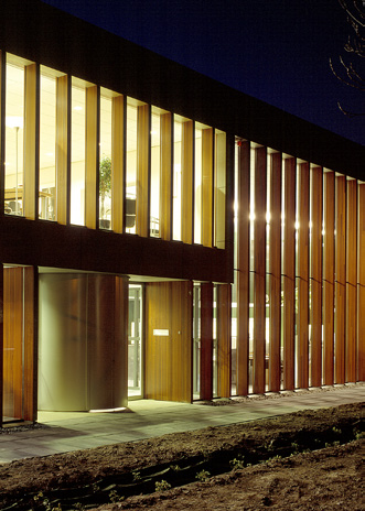 1 kleur metselwerk of hout per gebouw materialisatie gevel Deltazijde van houten lamellen, glas of metselwerk kantoren aan Deltazijde Kwaliteit van Architectuur voor alle gebouwen wordt het