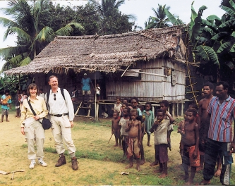 Waar doen we het voor? Onze secretaris Ton van Breemen en zijn vrouw Rina hebben voorgoed hun hart verloren aan de Papoea s.