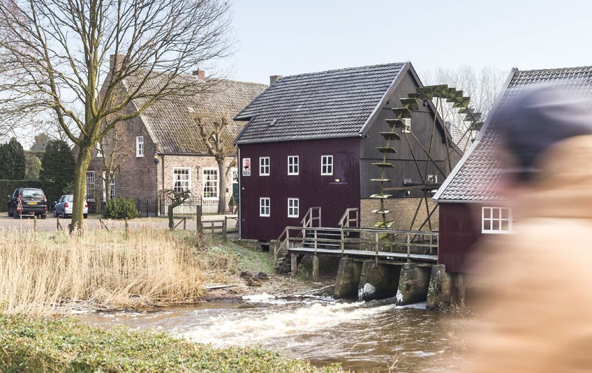 Locatie, omgeving en voorzieningen A50 A58 STIPHOUT Opwettens Land NUENEN A270 A2 EINDHOVEN MIERLO Direct prettig wonen Nuenen West bestaat uit meerdere buurten.