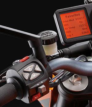 TRACTIECONTROLE (MTC) De hellingshoekafhankelijke tractiecontrole MTC (Motorcycle Traction Control) reageert direct wanneer het toerental van het achterwiel onevenredig stijgt ten opzichte van de