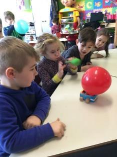 Kleuters Ann Op 1 februari mochten we Dante verwelkomen in onze klas. Hij is het ondertussen al goed gewoon ;-) We hebben samen carnaval gevierd in school en genoten van een weekje vakantie.