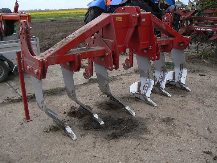 Afb. 9: Agrisem Combiplow [eigen foto] Kongskilde Paragrubber De Kongskilde Paragrubber (afbeelding 10) geeft nauwelijks versmering, een klein beetje rond de poot.