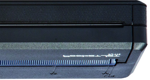 Met een breedte van amper 26 cm en een gewicht van ongeveer 480g (zonder batterij), is de PJ-700 reeks een echte mobiele A4- afdrukoplossing die perfect in een aktetas of computertas past en