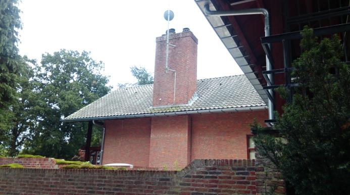 Figuur 2 sfeerimpressie plangebied met van links naar rechts en van boven naar onder, foto1: westrand van het plangebied, foto 2 en 3: toekomstig huiskamerrestaurant, foto 4: uitheemse beplanting,