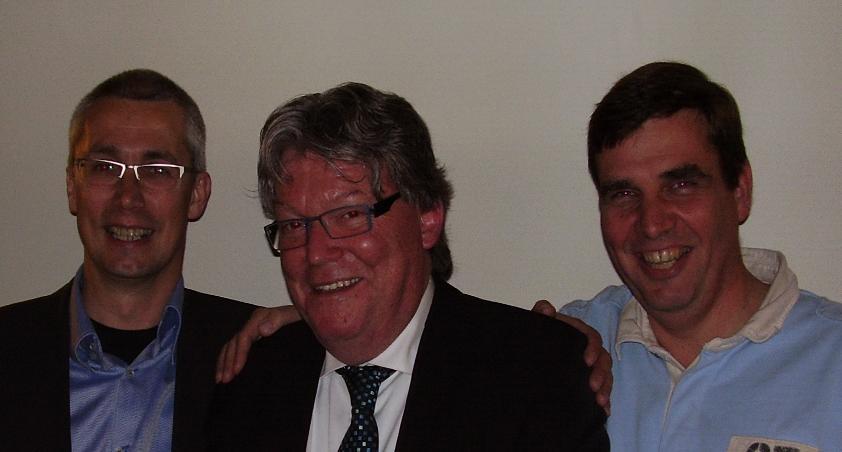 Manus Bolders en Roger Boussen naast onze lijsttrekker voor de Gemeenteraadsverkiezingen van 3 maart 2010. Verkiezingen voor het Europees Parlement.