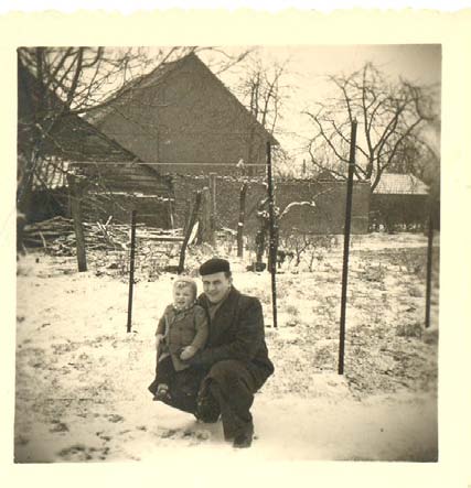 VIb. Johannes Franciscus Xaverius (Seveer) Schlössels, geb. Einighausen 15 jan. 1927, Sittard 25 mei 2007, tr. Marguerite Leonie Hubertine Marie (Riet) Baggen, geb. Sittard 21 juni 1925, Born 2 febr.