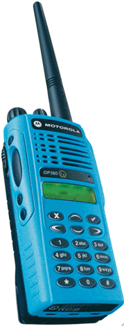 DRAADLOZE COMMUNICATIE PRIVATE MOBILE RADIO (PMR) Geautomatiseerde PMR alarm oproepen in elke VHF/UHF omgeving Gebaseerd op Motorola radio en IQ Messenger hardware Selectie van 4 radio kanalen en 16