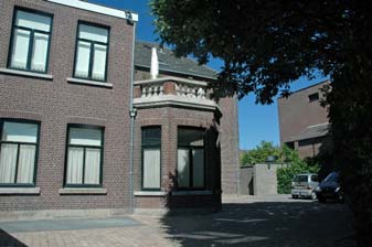 Poelshuis Venray Fraay wonen in een monument in het centrum van Venray; Een woonoppervlak van ca. 80 m² (excl. berging); Eigen parkeerplaats en berging; Incl.