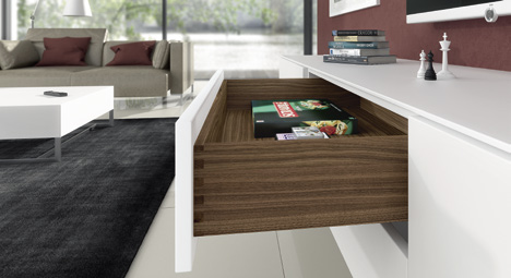 Quadro 4D is de ideale geleiding voor een hoogwaardig meubeldesign en de accurate realisatie daarvan: Comfortabele verstelling in 4 richtingen: hoogte, zijdelings, neiging en diepte Snel, zonder