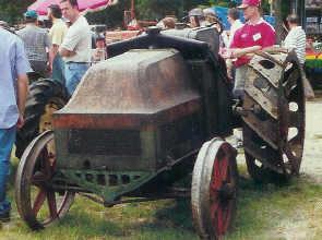 1919-1939 Van 1919 tot en met 1939 gebruikte Renault net als bij de auto's, vrachtauto's en bussen typeaanduidingen met letters.