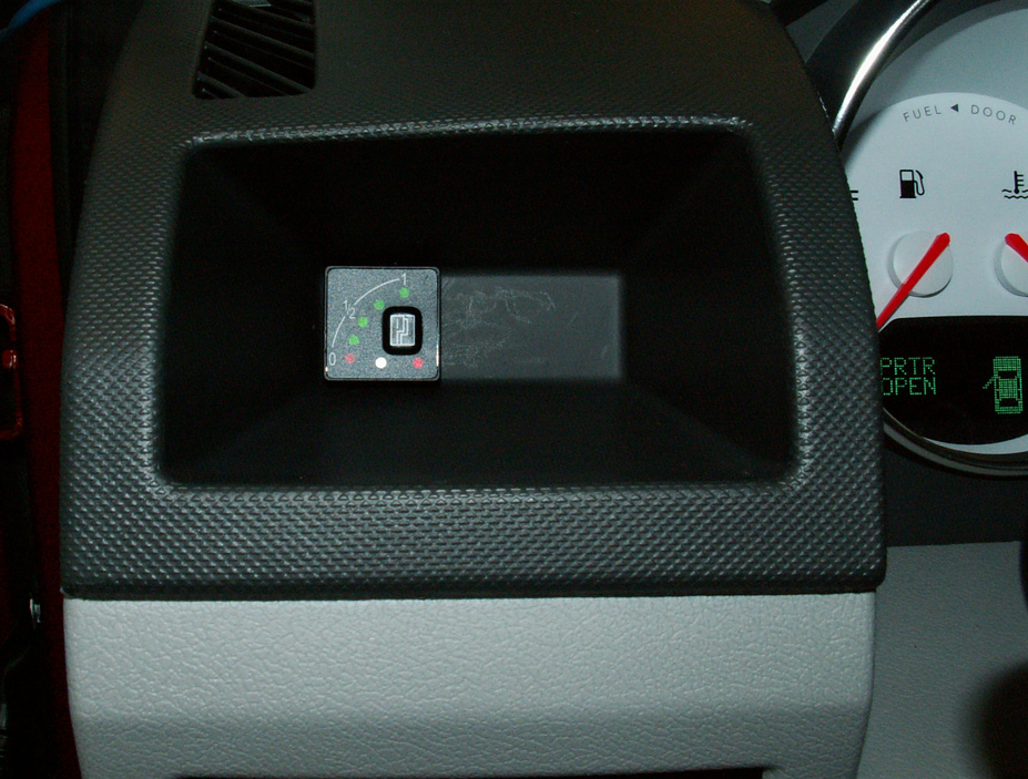 PAGINA 7 076/3209400 MONTAGE COMPUTER Monteer de computer met een frame rechts naast de rembekrachtiger ( bestaand M6 draadeind ) Vastzetten met carrosseriering en M6 moer.