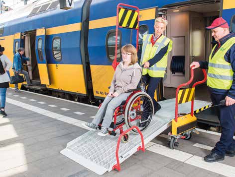 Op het station Bijna alle stations in Nederland zijn toegankelijk voor rolstoelen door middel van liften of hellingbanen.